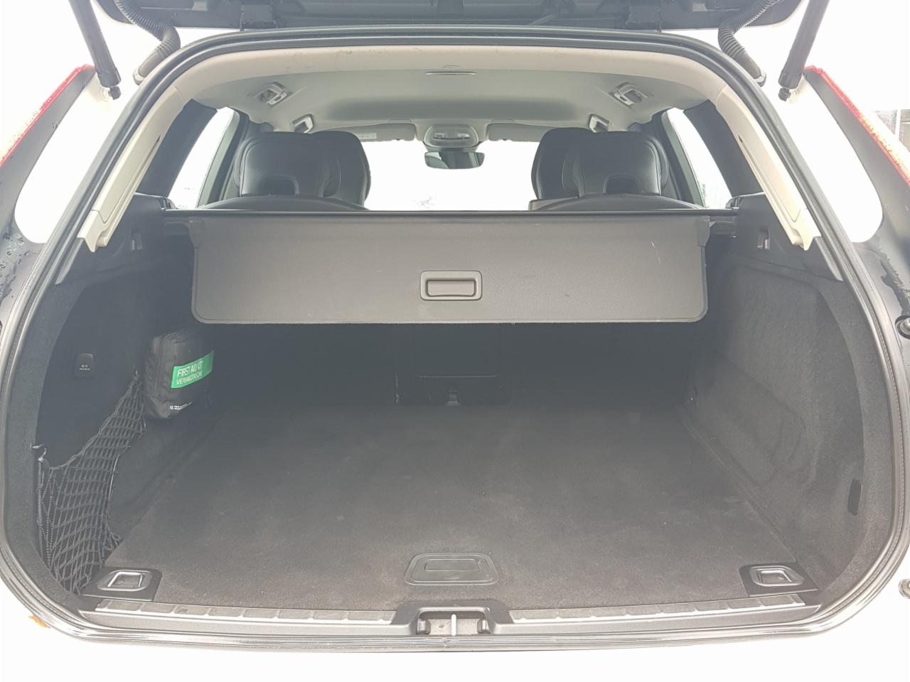 Volvo XC60 B4 197bhp Diesel  MHEV Momentum  (Two Year Volvo  Selekt Warranty + Two  Year Volvo Service  Plan)