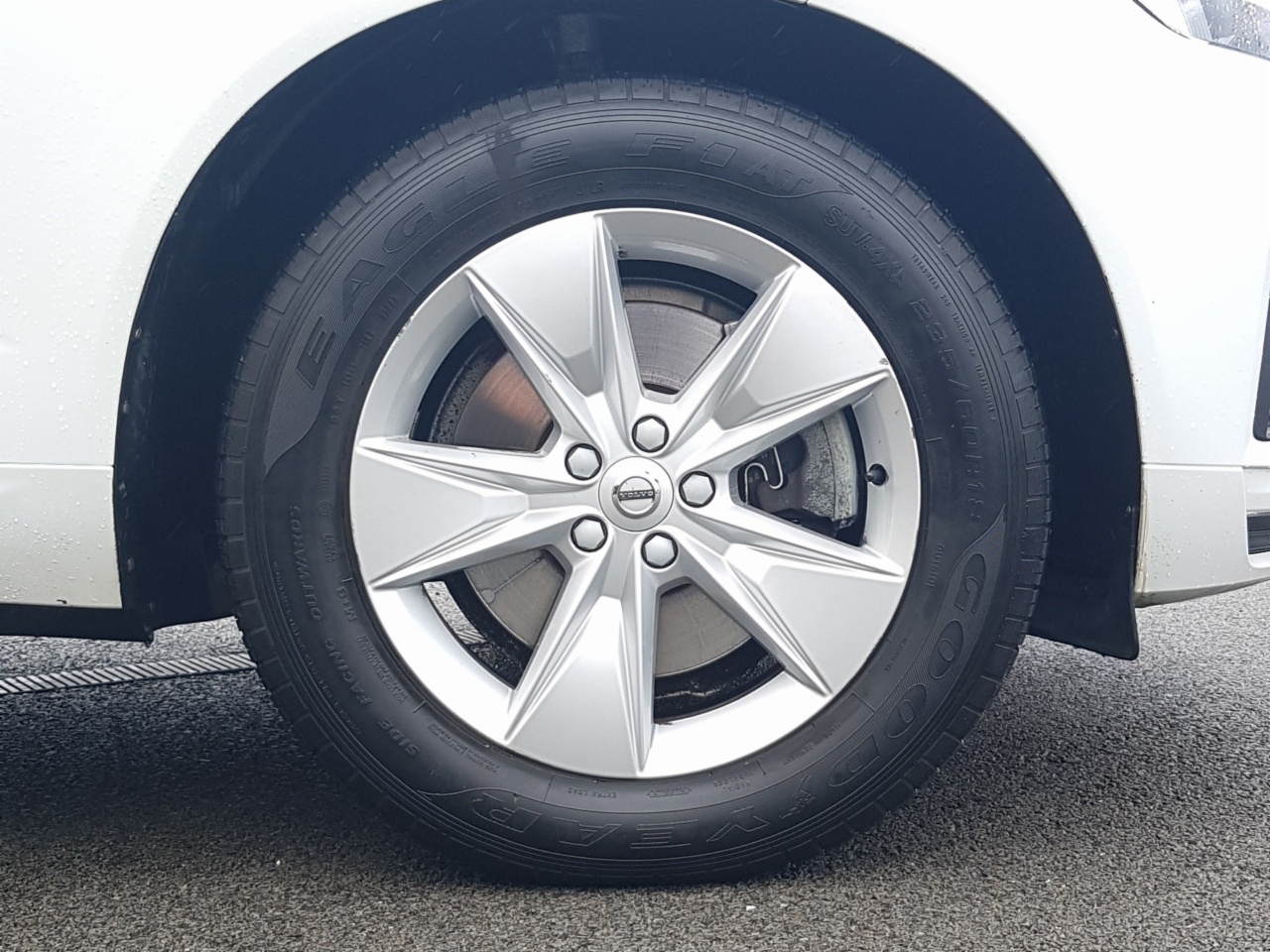 Volvo XC60 B4 197bhp Diesel  MHEV Momentum  (Two Year Volvo  Selekt Warranty + Two  Year Volvo Service  Plan)