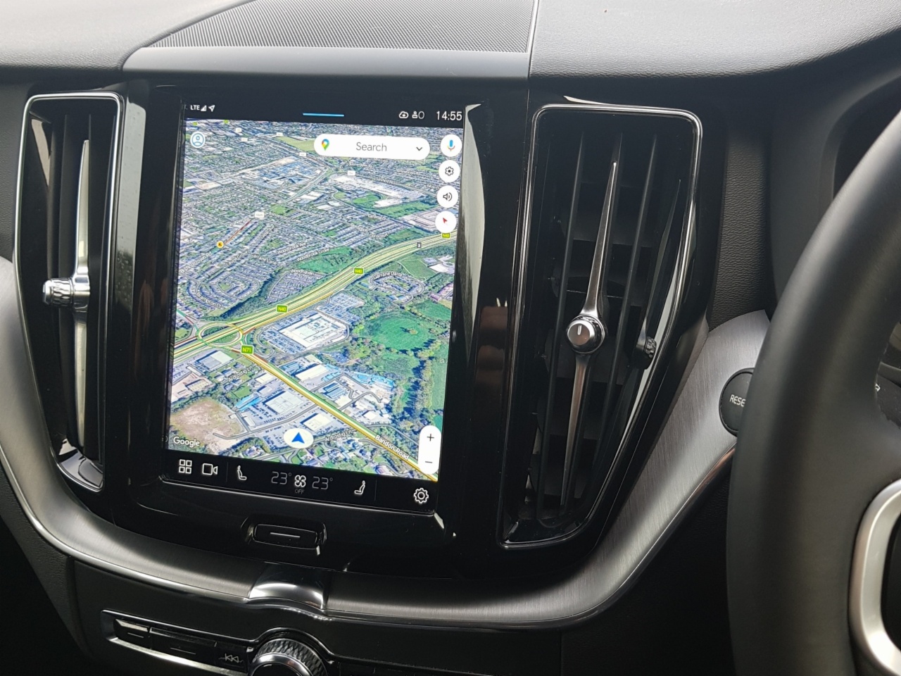 Volvo XC60 B4 197bhp Diesel  MHEV Momentum  (Two Year Volvo  Selekt Warranty + Two  Year Volvo Service  Plan)