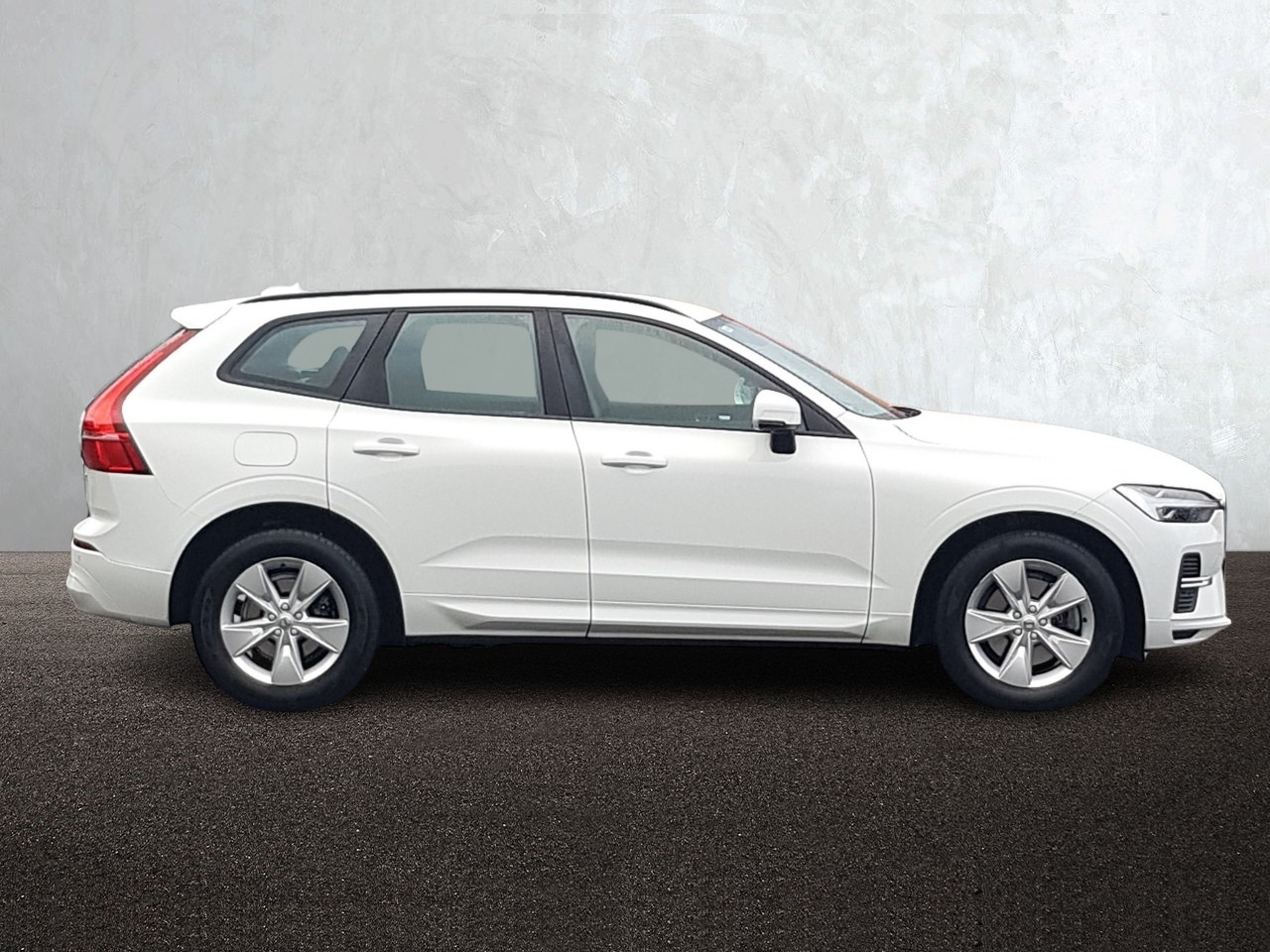 Volvo XC60 B4 197bhp Diesel  MHEV Momentum  (Two Year Volvo  Selekt Warranty + Two  Year Volvo Service  Plan)