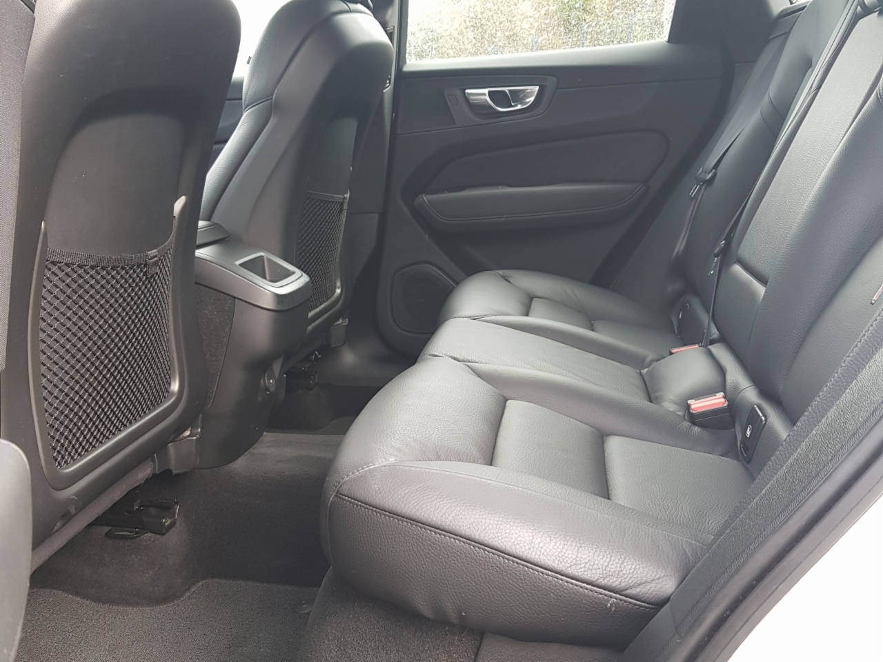 Volvo XC60 B4 197bhp Diesel  MHEV Momentum  (Two Year Volvo  Selekt Warranty + Two  Year Volvo Service  Plan)