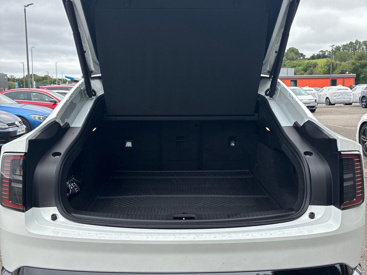 Volvo ES90 92 kWh 333bhp  Extended Range Plus -  800v - Bose Premium  Audio