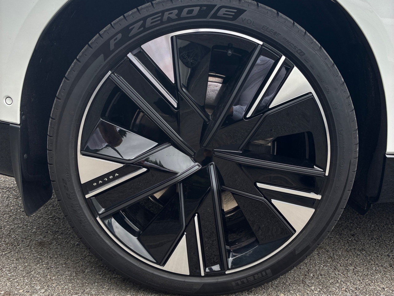 Volvo ES90 92 kWh 333bhp  Extended Range Plus -  800v - Bose Premium  Audio