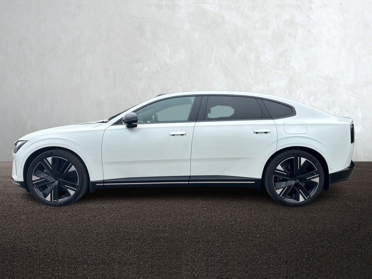Volvo ES90 92 kWh 333bhp  Extended Range Plus -  800v - Bose Premium  Audio