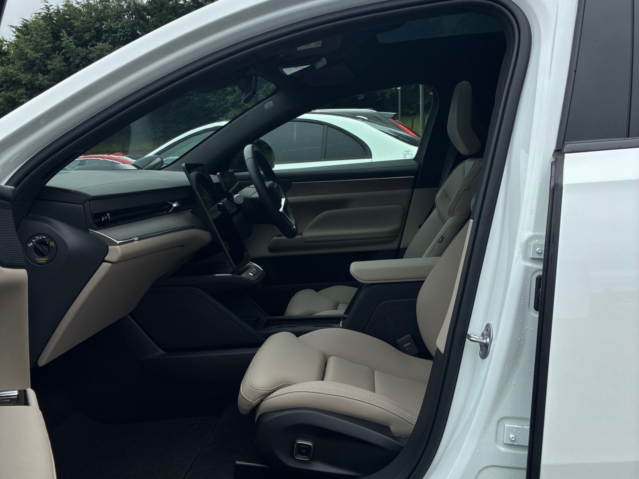 Volvo ES90 92 kWh 333bhp  Extended Range Plus -  800v - Bose Premium  Audio