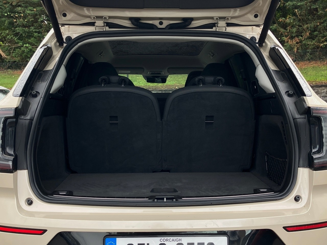 Volvo EX90 111 kWh Twin Motor  AWD 517bhp  Performance Ultra -  Sand Dune Metallic