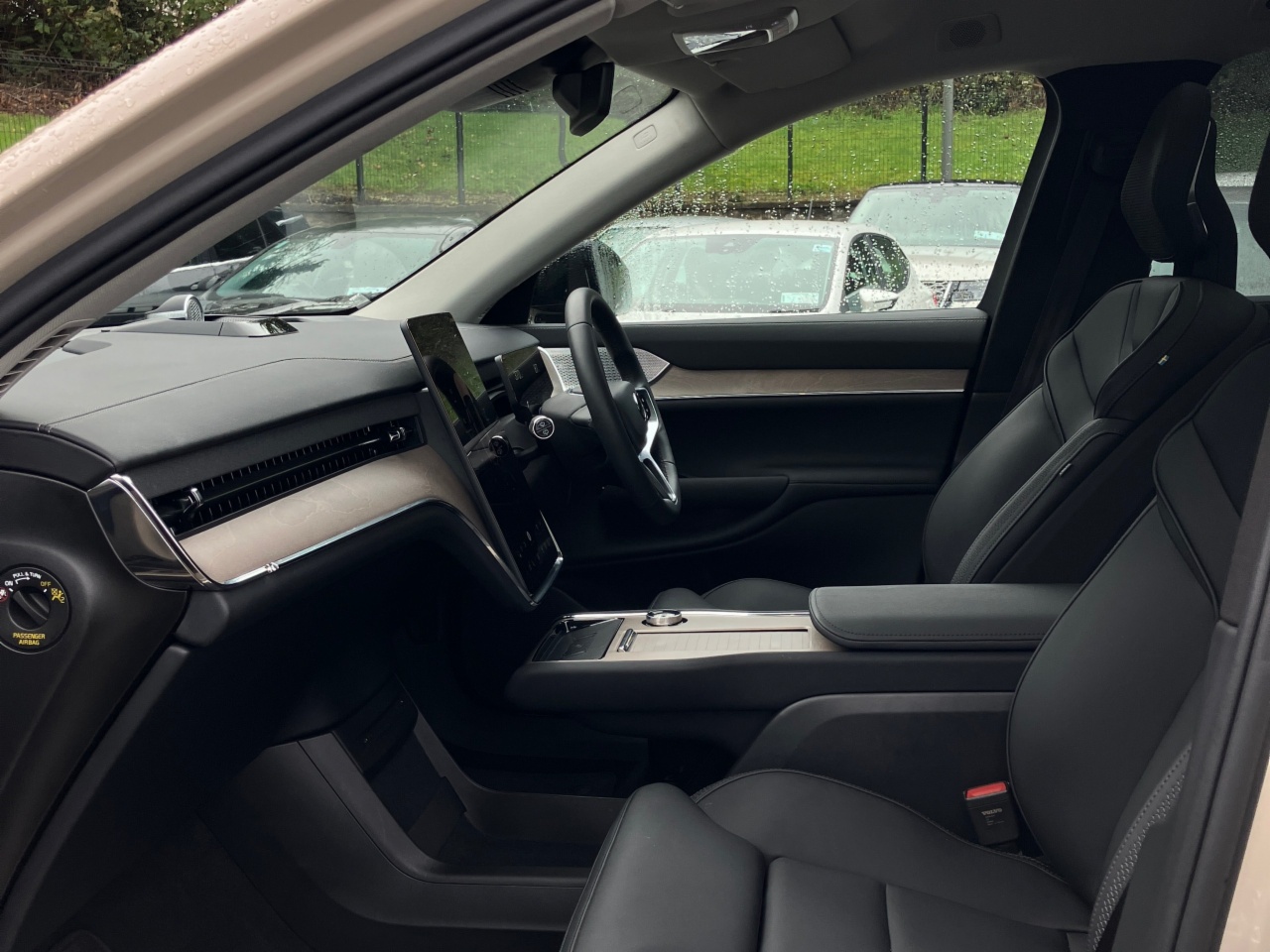 Volvo EX90 111 kWh Twin Motor  AWD 517bhp  Performance Ultra -  Sand Dune Metallic