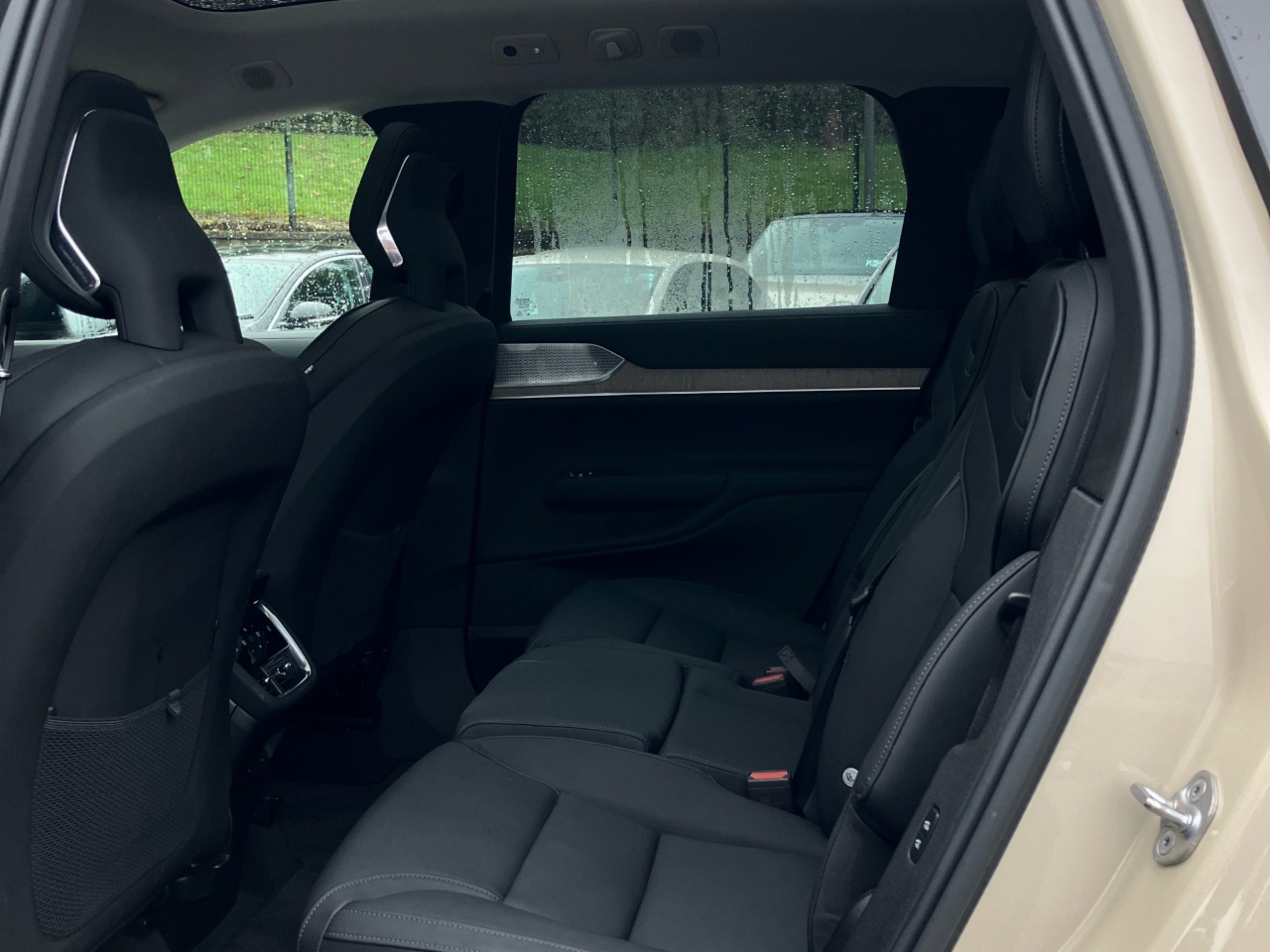 Volvo EX90 111 kWh Twin Motor  AWD 517bhp  Performance Ultra -  Sand Dune Metallic
