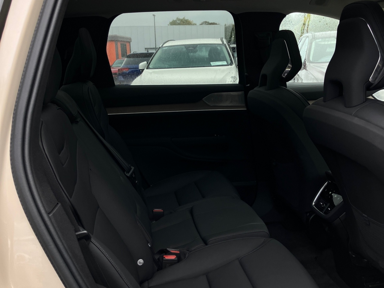 Volvo EX90 111 kWh Twin Motor  AWD 517bhp  Performance Ultra -  Sand Dune Metallic