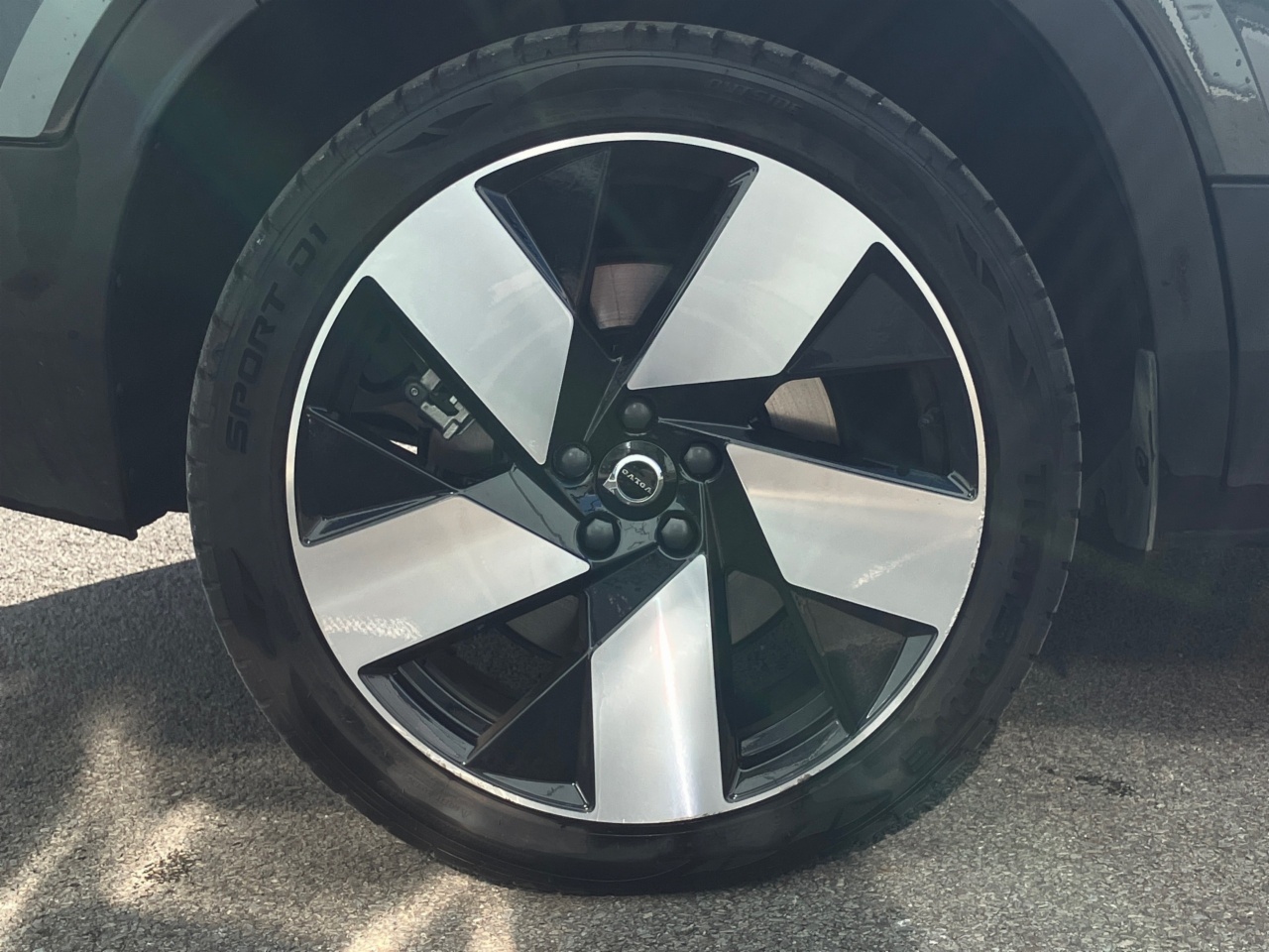 Volvo EX40 82 kWh Extended Range Ultra - Forest Lake