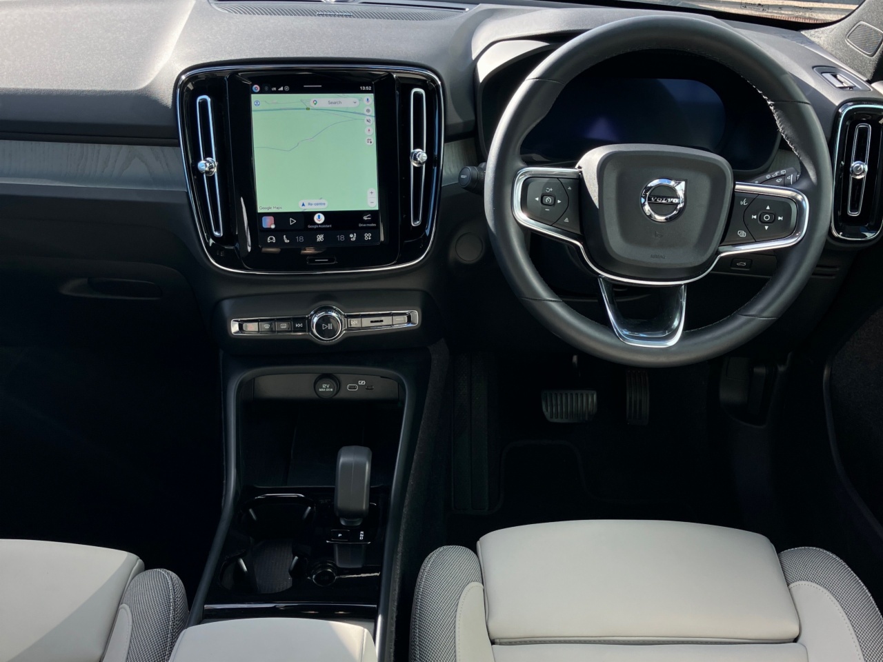 Volvo EX40 82 kWh Extended Range Ultra - Forest Lake