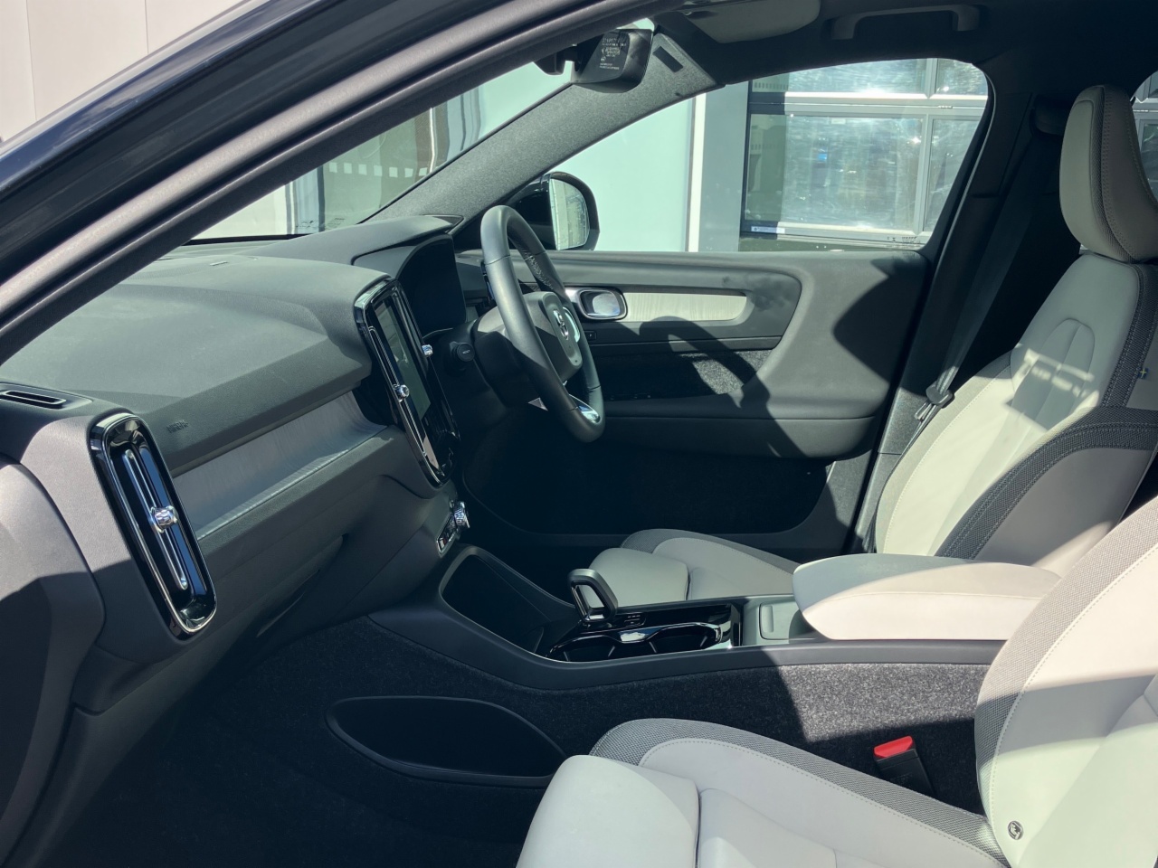Volvo EX40 82 kWh Extended Range Ultra - Forest Lake