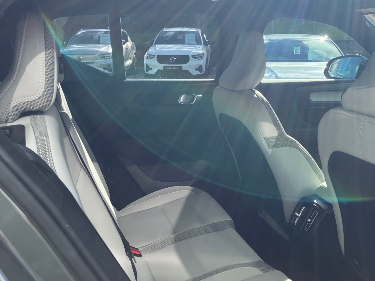 Volvo EX40 82 kWh Extended Range Ultra - Forest Lake