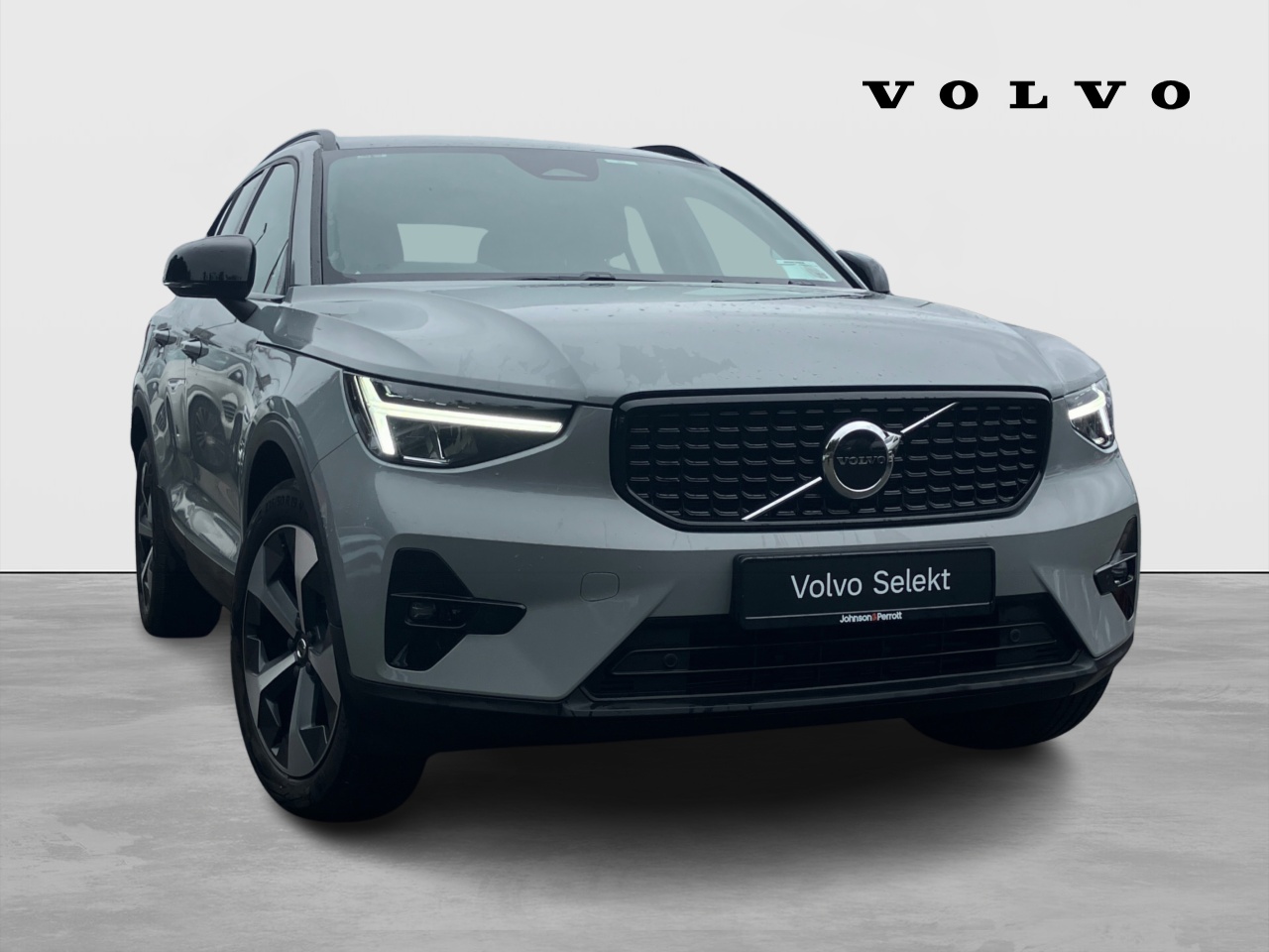 Volvo XC40 B3 163bhp MHEV Plus Dark - Vapour Grey