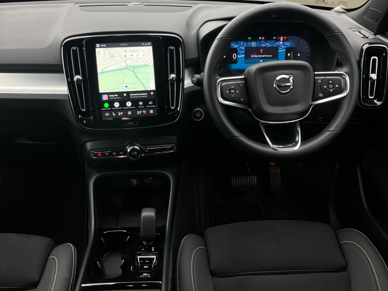 Volvo XC40 B3 163bhp MHEV Plus Dark - Vapour Grey