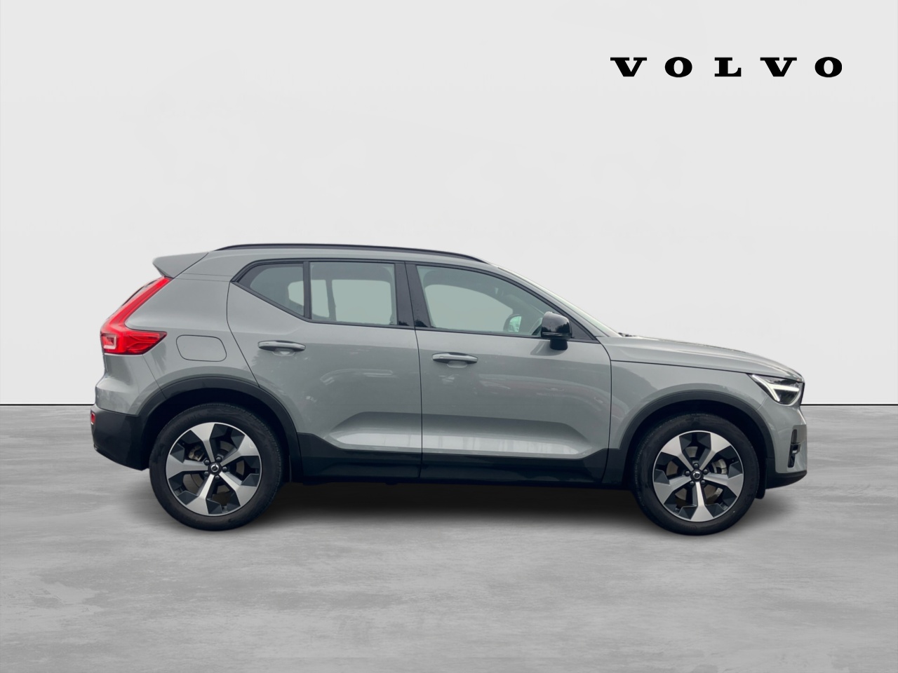 Volvo XC40 B3 163bhp MHEV Plus Dark - Vapour Grey