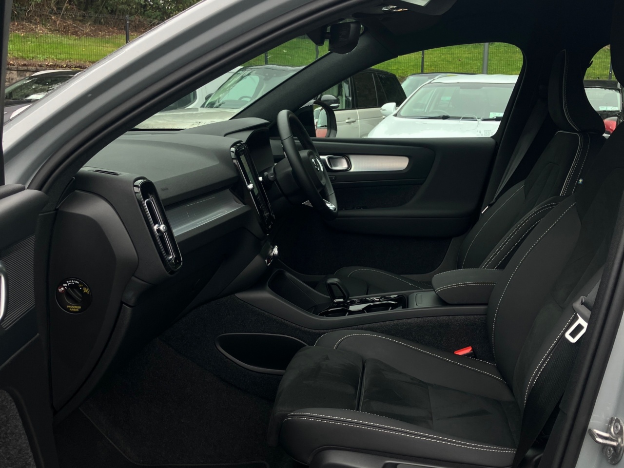 Volvo XC40 B3 163bhp MHEV Plus Dark - Vapour Grey