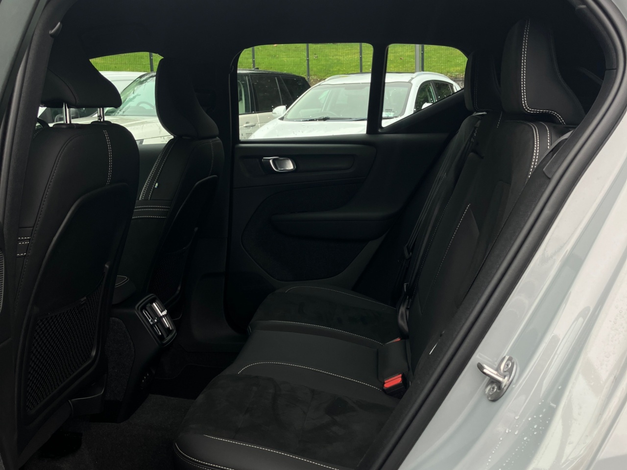 Volvo XC40 B3 163bhp MHEV Plus Dark - Vapour Grey