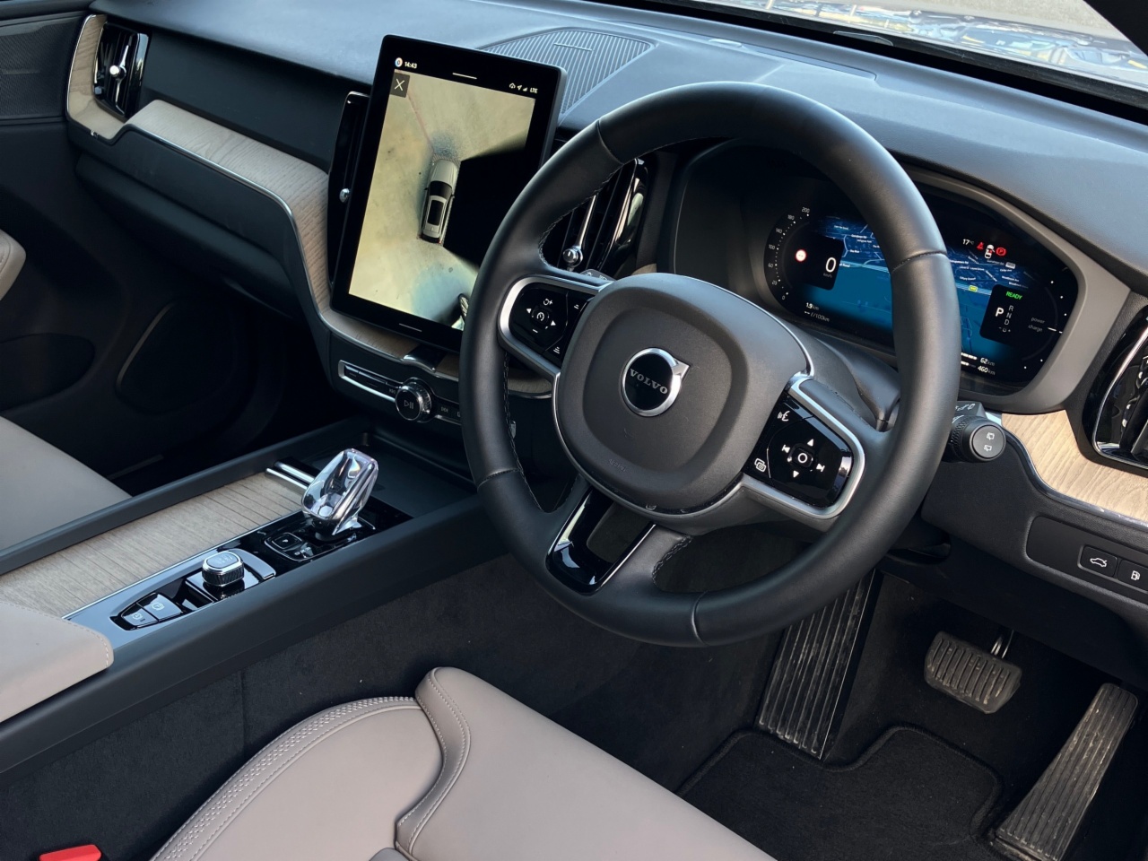 Volvo XC60 T6 350bhp AWD PHEV Plus Dark - Aurora Silver