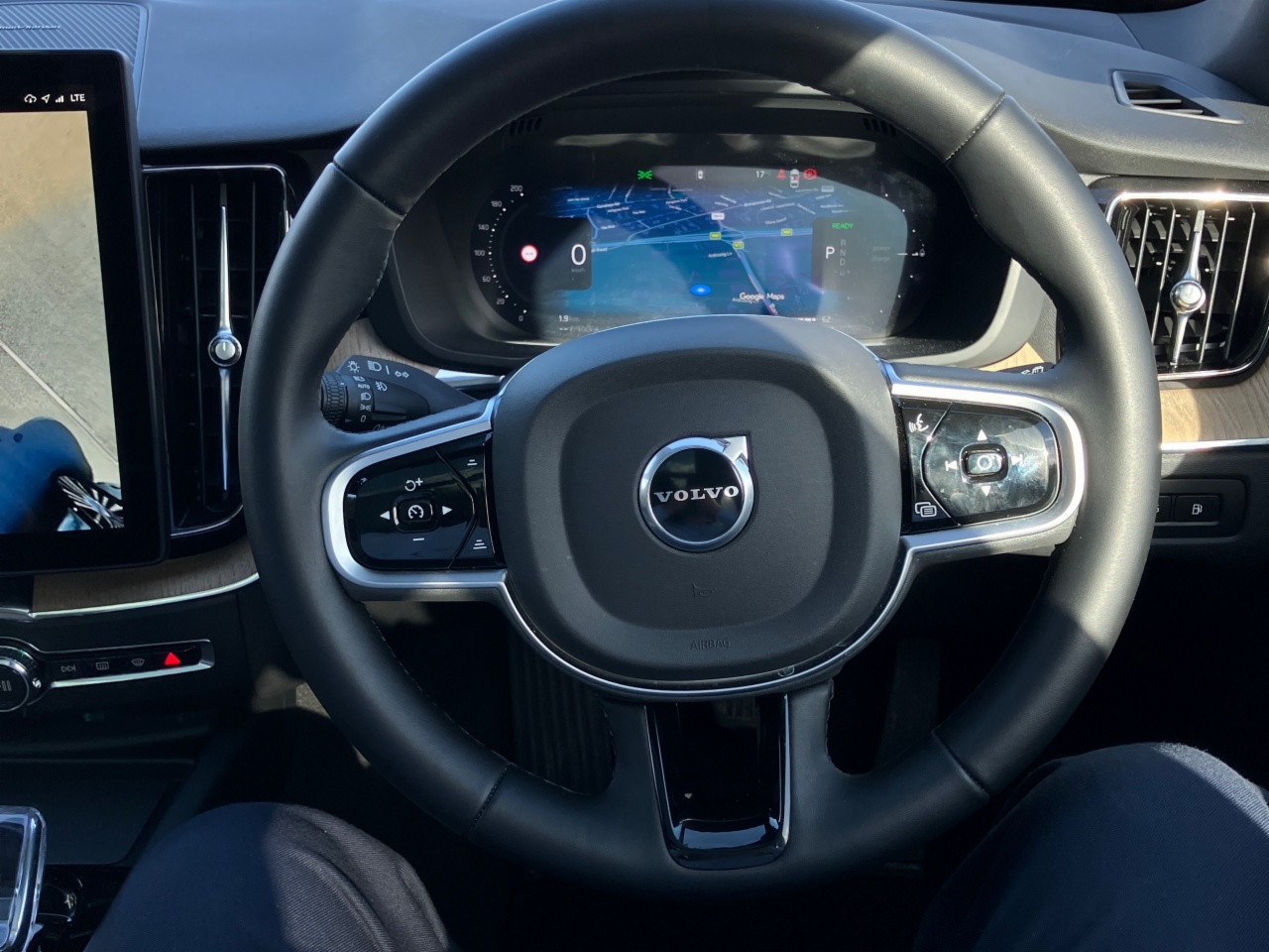 Volvo XC60 T6 350bhp AWD PHEV Plus Dark - Aurora Silver