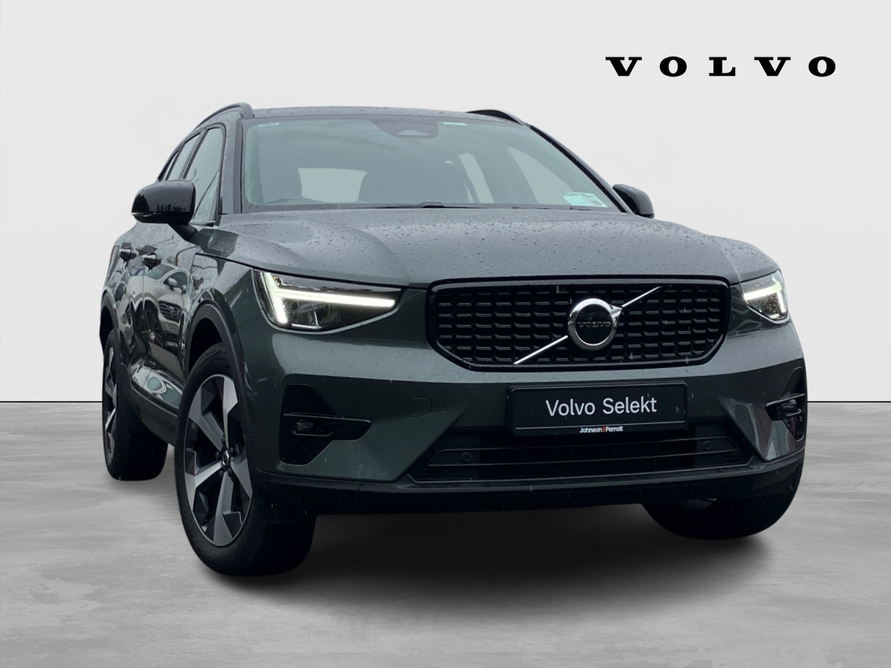 Volvo XC40 B3 163bhp MHEV Plus Dark - Forest Lake