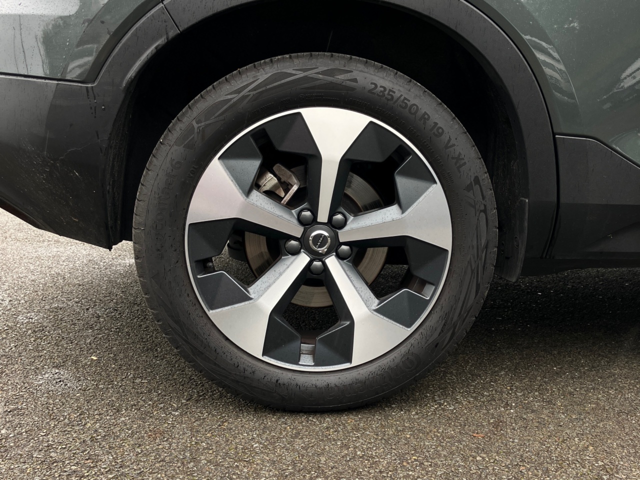 Volvo XC40 B3 163bhp MHEV Plus Dark - Forest Lake