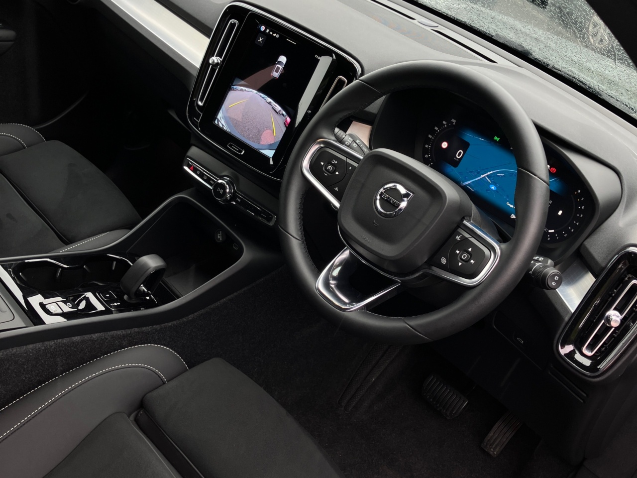 Volvo XC40 B3 163bhp MHEV Plus Dark - Forest Lake