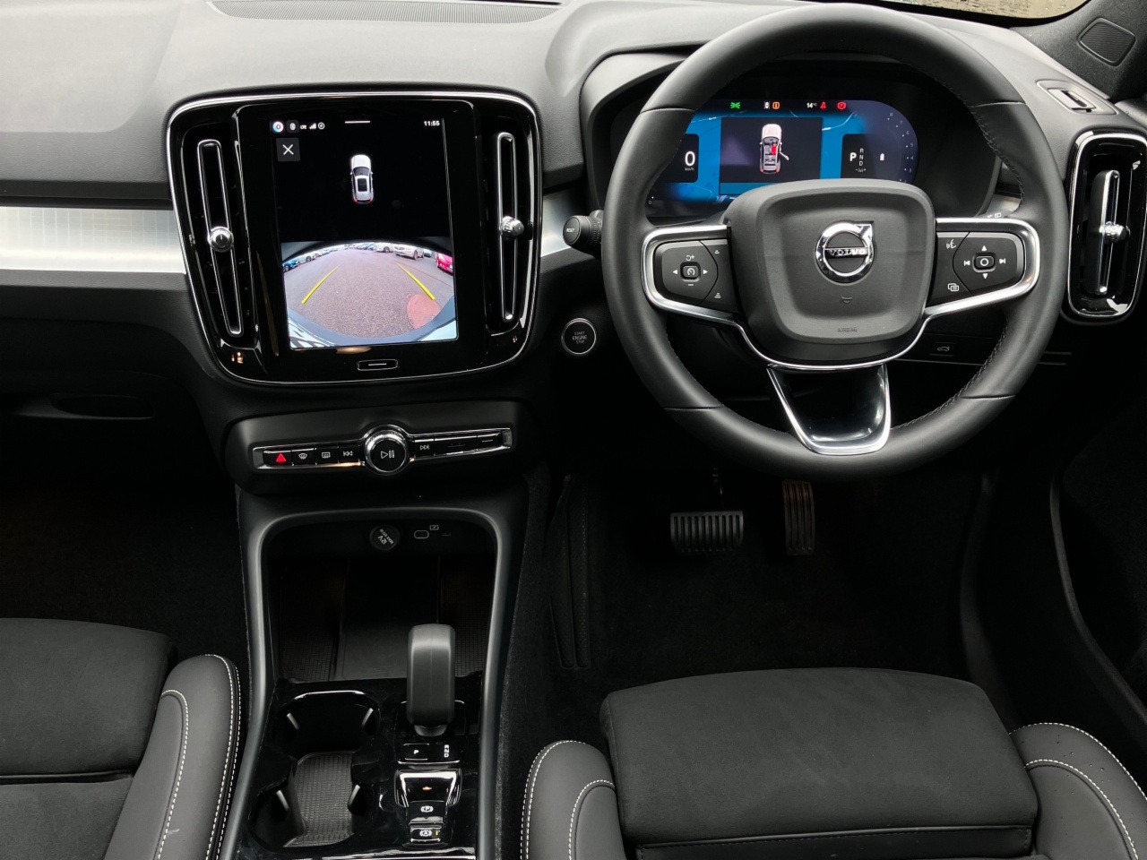 Volvo XC40 B3 163bhp MHEV Plus Dark - Forest Lake