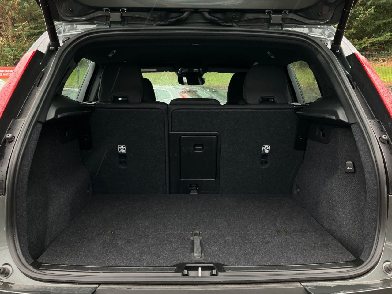 Volvo XC40 B3 163bhp MHEV Plus Dark - Forest Lake