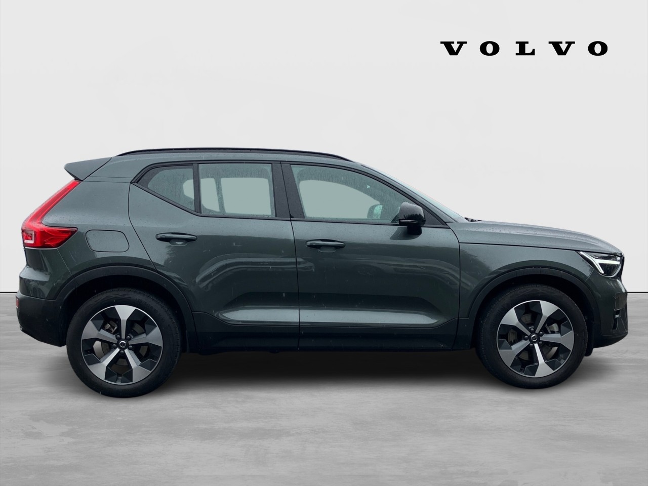 Volvo XC40 B3 163bhp MHEV Plus Dark - Forest Lake