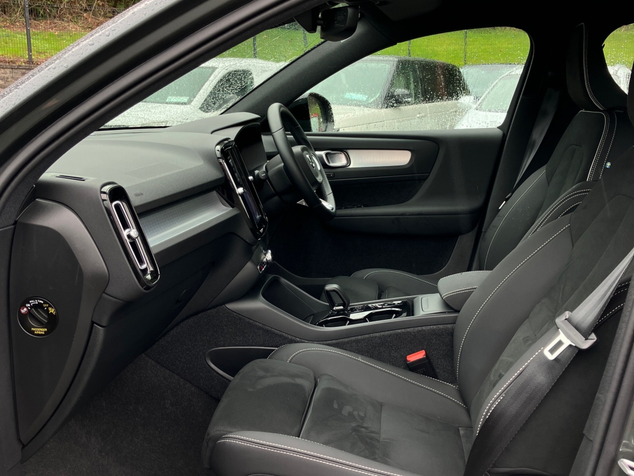 Volvo XC40 B3 163bhp MHEV Plus Dark - Forest Lake