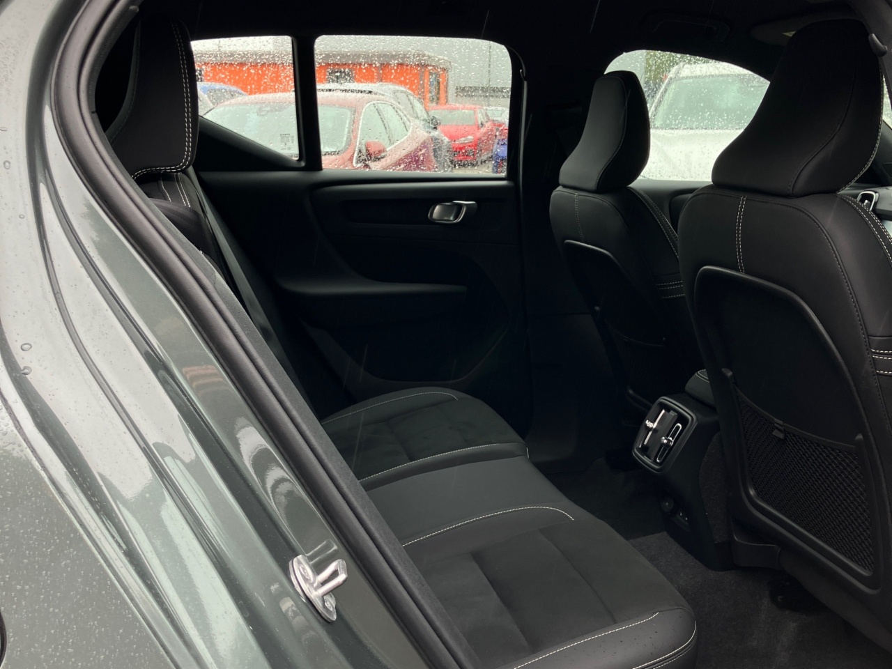 Volvo XC40 B3 163bhp MHEV Plus Dark - Forest Lake