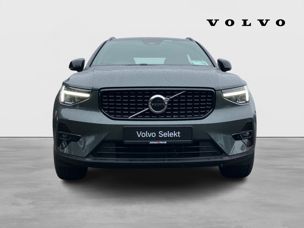 Volvo XC40 B3 163bhp MHEV Plus Dark - Forest Lake